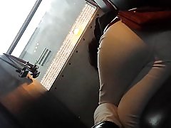 歯のあるスクールバスの Jit のお尻