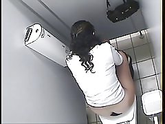 アラブの少女トイレ スパイ