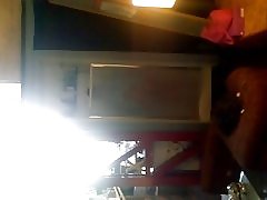 ロフトで沢山与えることの Roomates 女の子