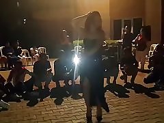 Thomas は、彼女の偉大なフェイントをかける mez を果たしています。